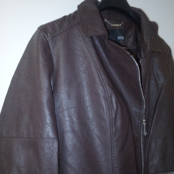 Women's Jacket - Picture 5 of 13